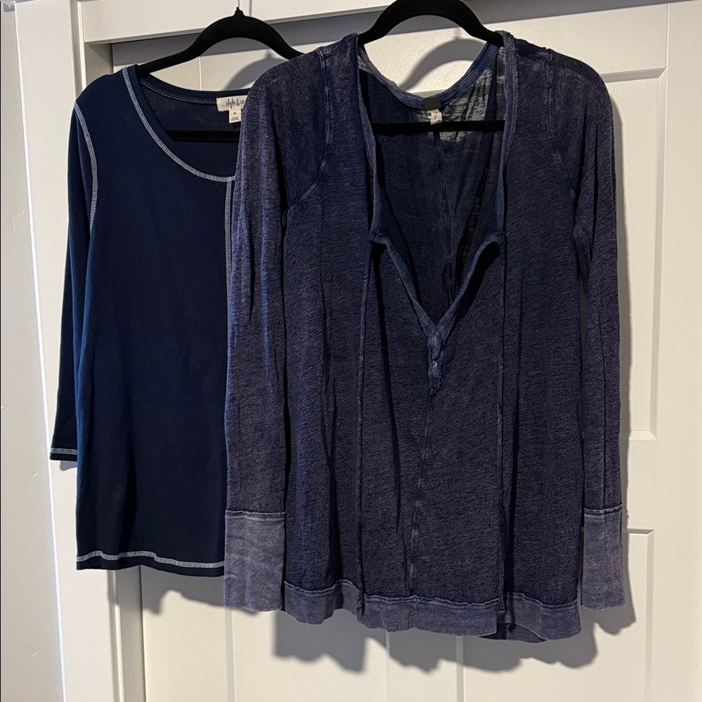 Bundle Women's Navy Blue Sweater/Tops